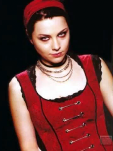 amy lee looks great in red